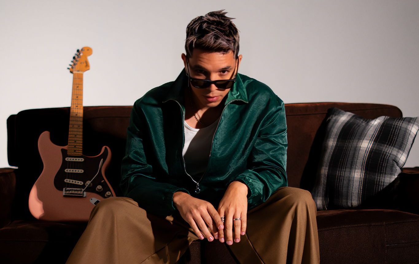Christian Pagán reúne a Pedro Capó, Black Guayaba, Vivanativa y Gustavo Laureano en su nuevo EP Del Otro Lado.