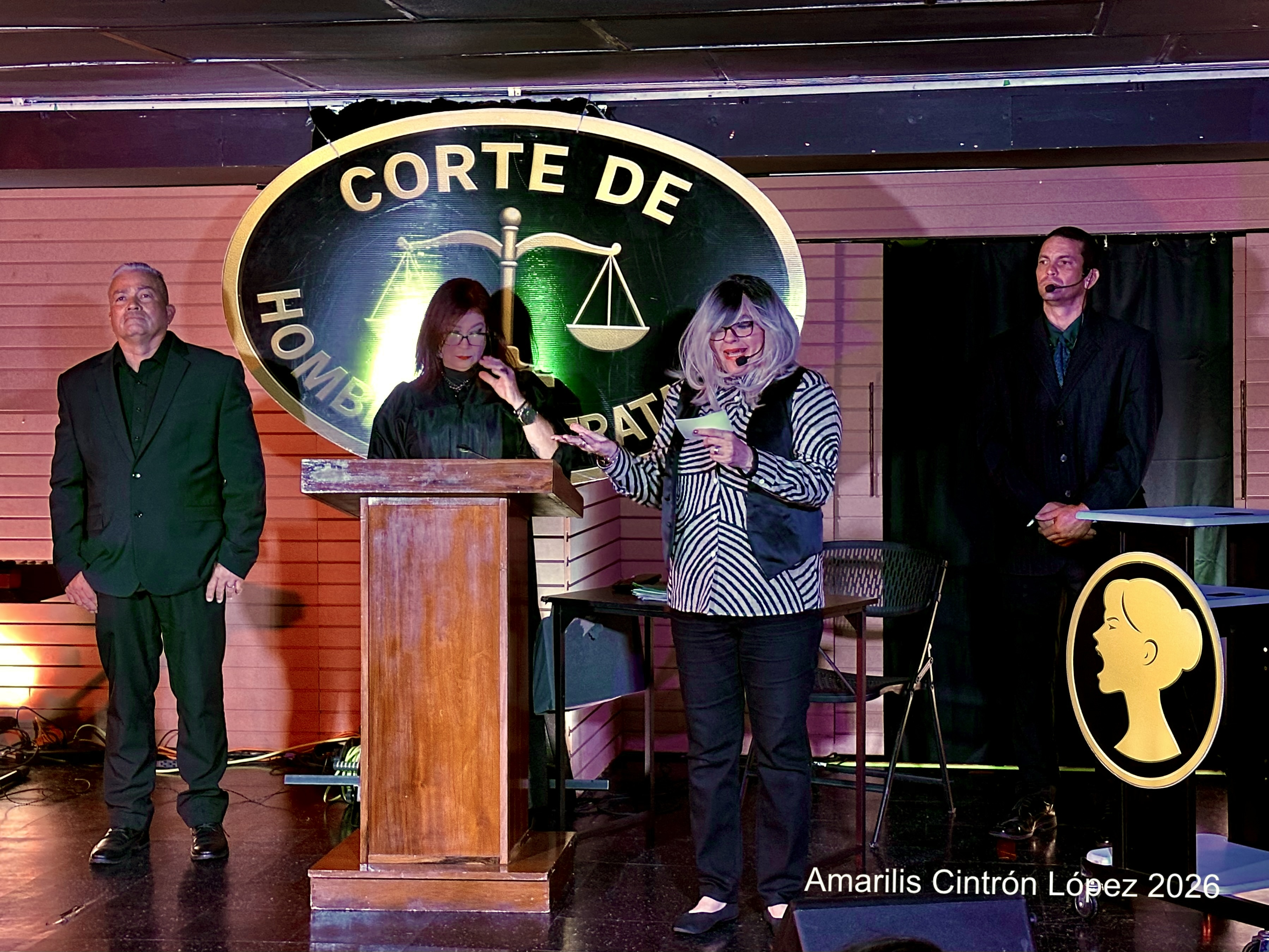 “La nueva corte de hombres maltratados” presenta con humor varias formas de violencia conyugal 